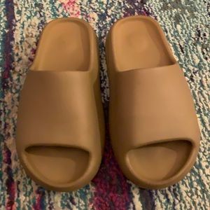 Yezzy Slides